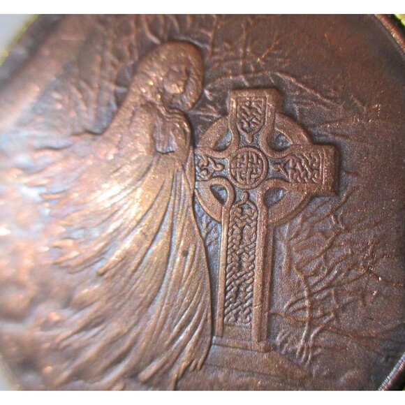Celtic Lore - Banshi ( The Foreteller of Death) -Coin/Pendant - Picture 2 of 4